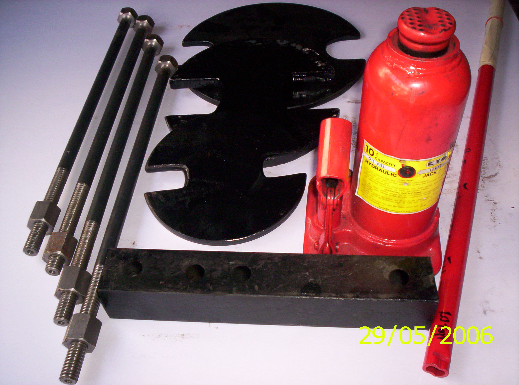 บริการถอดเปลี่ยนสำหรับยางตัน บริการซ่อม และ ดัดแปลงกะทะล้อ